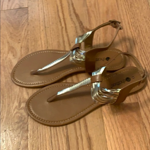 Chatties Platinum Gold Roman Style Sandals - Picture 3 of 6